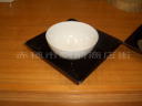 審査茶碗は白色磁器製で径73�o深さ48�o容量200ccと決まっています。